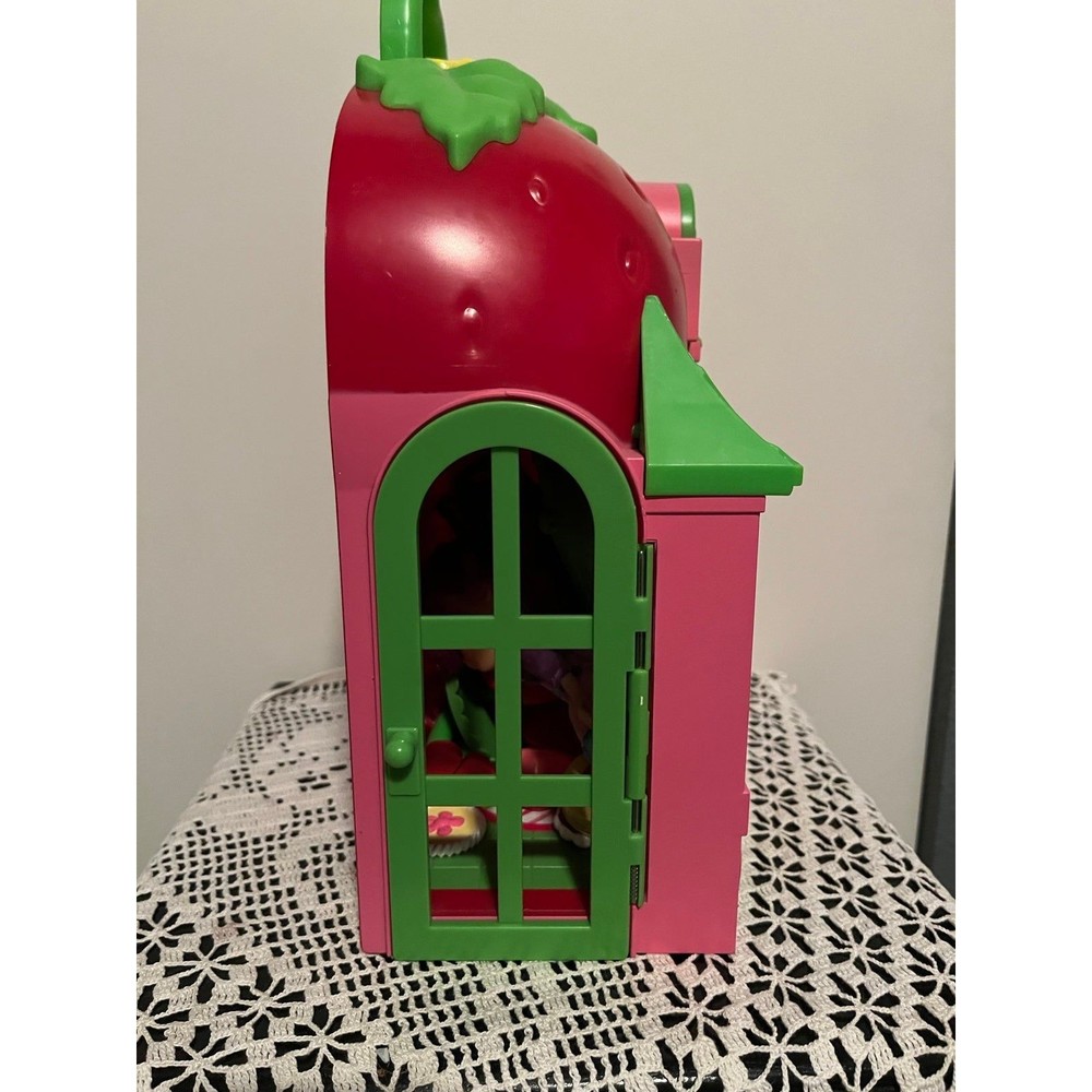 2015 Strawberry Shortcake Berry Happy Home - Picture 3 of 5